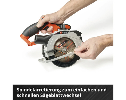 Handkreissäge beim Sägeblattwechsel mit Inbusschlüssel