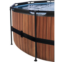 Detailansicht eines runden Pools mit Holzverkleidung und schwarzer Umrandung.