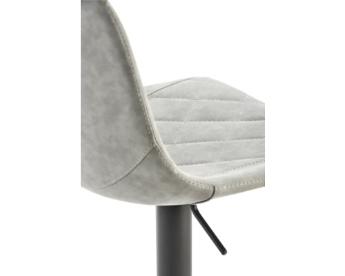 Detailansicht eines Barhockers mit Steppung