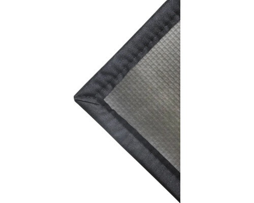 Detailansicht einer Gewebeplane mit verstärktem Rand