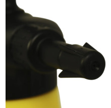 Detailaufnahme einer Sprühflasche, die zum Versprühen von Flüssigkeiten verwendet wird.