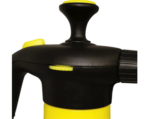 Detailansicht einer Gartenspritze mit gelben Bedienelementen
