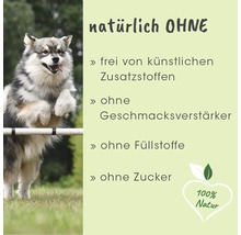 Hund springt über eine Stange, Hinweis auf natürliche Inhaltsstoffe ohne künstliche Zusätze, Geschmacksverstärker, Füllstoffe und Zucker.