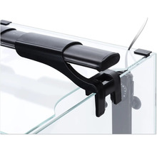 Aquarienleuchte mit Halterung am Aquarium befestigt