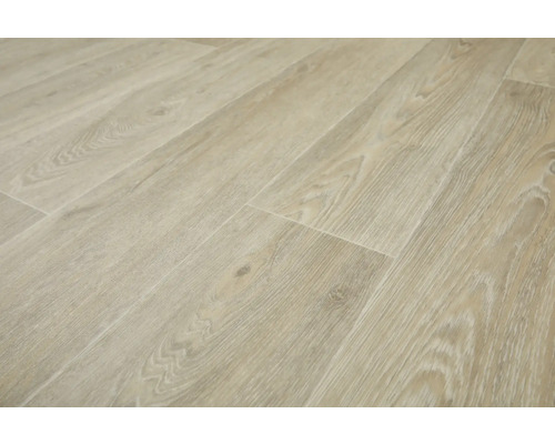 Nahaufnahme von Laminatboden mit Holzoptik