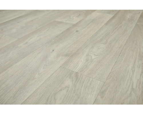 Heller Holzbodenbelag im Detail