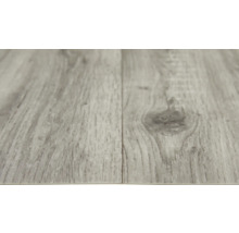 Nahaufnahme von zwei grauen Vinylbodenplatten mit Holzstruktur