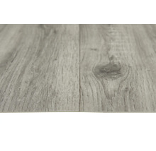 Nahaufnahme eines grauen Vinylbodens mit Holzoptik.