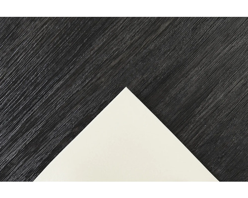 Weißes Papier auf dunklem Holzgrund