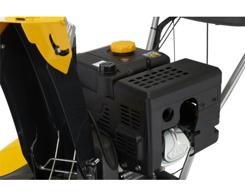 Detailansicht des Motors einer Schneefräse