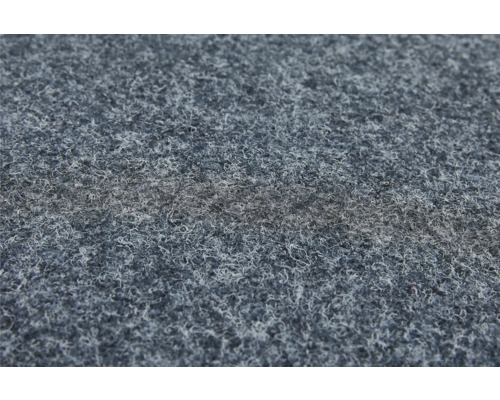 Detailaufnahme eines grauen Teppichbodens