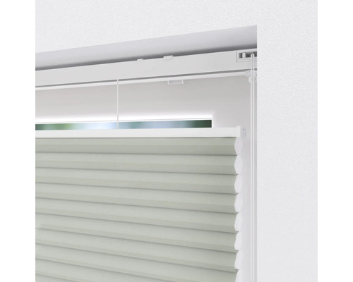 Detailansicht eines Plissees am Fenster