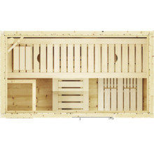 Innenansicht einer Holzsauna mit Bänken und Zubehör