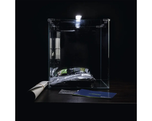 Aquarium mit Filter, Lampe, Bodengrund und Broschüre