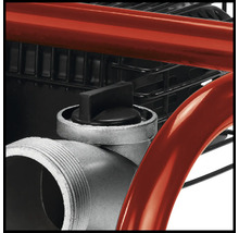 Detailansicht eines Kompressors mit schwarzem Drehknopf und silbernem Anschlussstück