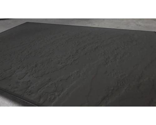 Detailansicht einer Arbeitsplatte mit strukturierter Oberfläche