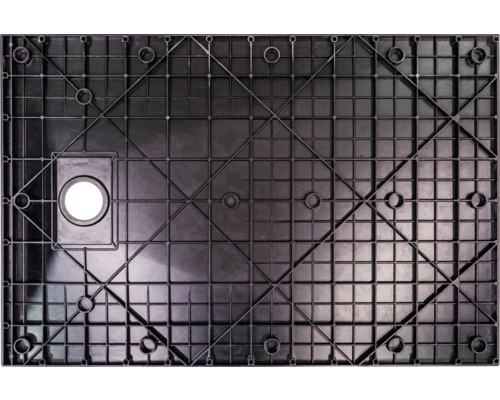 Ansicht der Unterseite einer Duschwanne mit Verstrebungen und Aussparungen