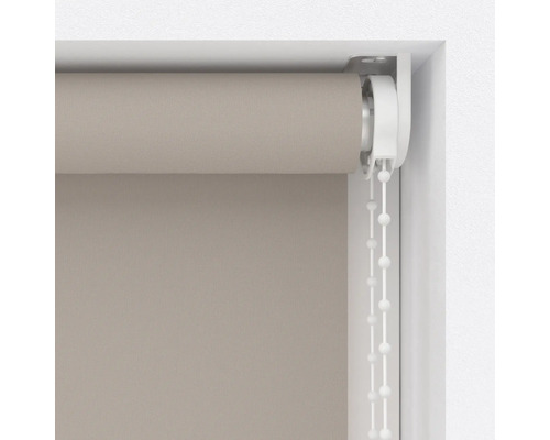 Fensterrollo mit Kettenzug zur Lichtregulierung