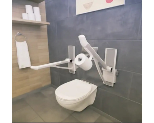 Badezimmer mit wandhängendem WC und klappbaren Haltegriffen für mehr Komfort und Sicherheit.