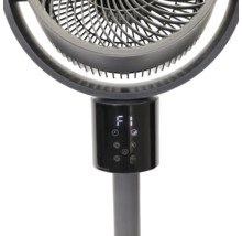 Detailansicht eines Standventilators mit digitaler Anzeige