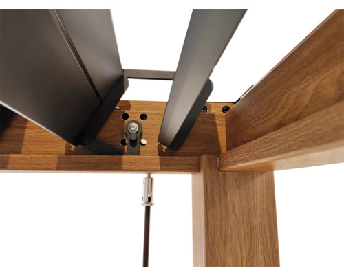 Detailansicht einer Pergola mit Lamellen und Holzrahmen