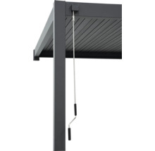 Detailansicht einer grauen Lamellenpergola mit Handkurbel zur Lamellenverstellung.