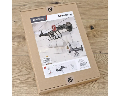 Verpackung einer Wandgarderobe im Industrial-Stil mit Wasserhahn-Design