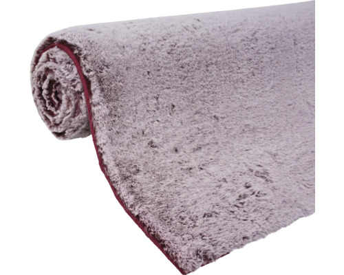 Gerollter Hochflor Teppich mit Unterseite