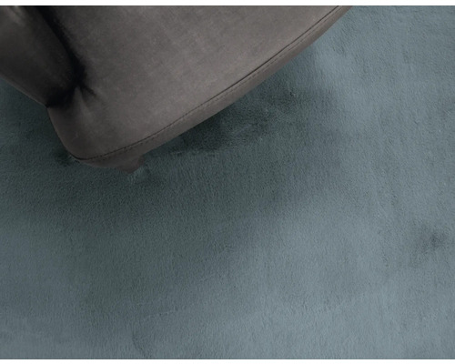 Nahaufnahme eines Teppichs mit Möbelstück