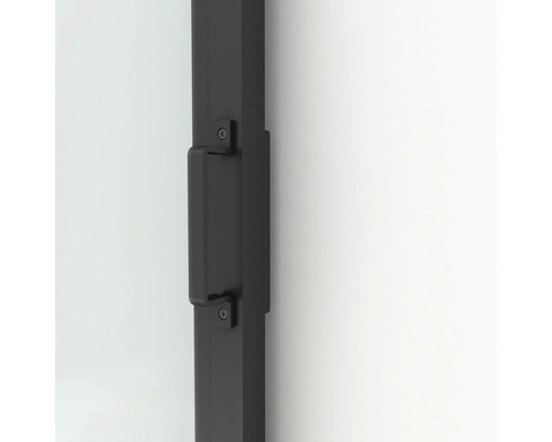 Detailansicht eines schwarzen Türgriffs