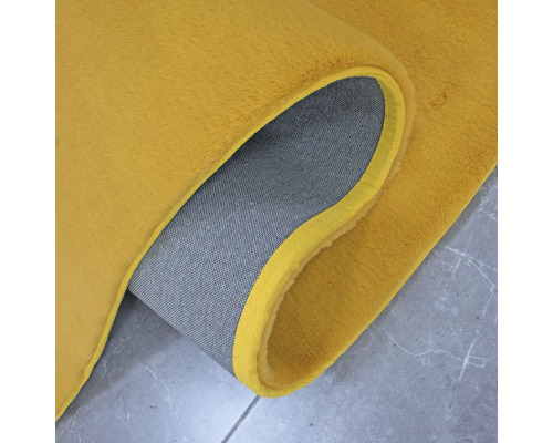 Detailansicht eines Teppichs mit Textilrücken