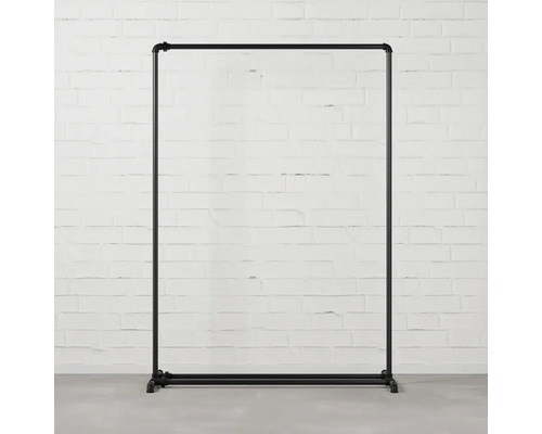 Kleiderständer aus Metallrohren