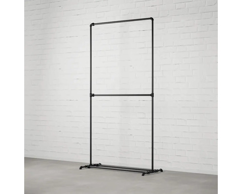 Kleiderständer aus Rohren