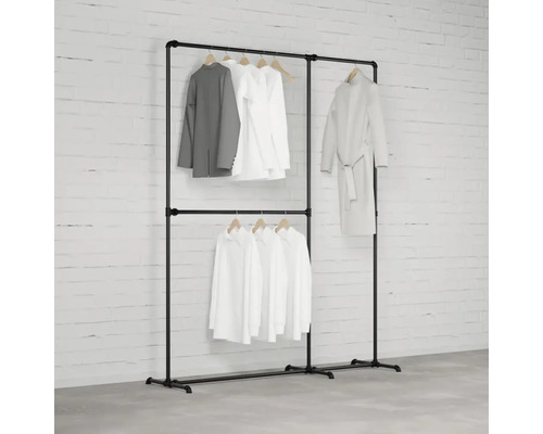 Doppelter Kleiderständer aus Metallrohr mit Kleidung