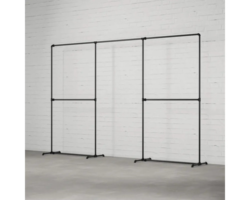 Freistehende Kleiderständer aus Metallrohr