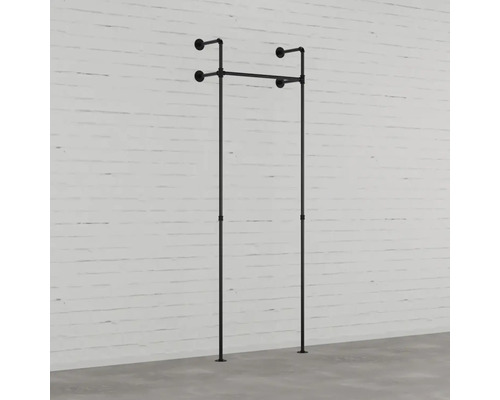 Freistehende Kleiderstange aus Metallrohren
