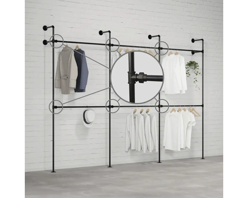 Kleiderständer aus Rohren vor einer Backsteinwand mit Kleidungsstücken und Detailansicht der Rohrverbindungen