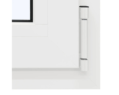 Detailansicht eines weißen Kunststofffensters mit Beschlag