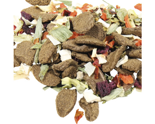 Nahaufnahme von Trockenfutter für Kleintiere mit Gemüse