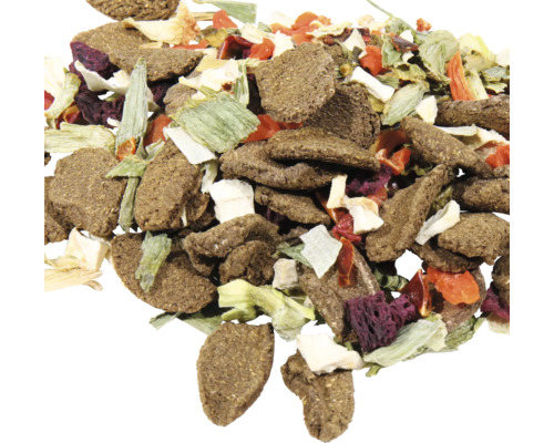 Nahaufnahme von Trockenfutter mit Gemüse für Kleintiere