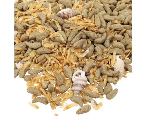 Nahaufnahme von Garnelenfutter mit Pellets und getrockneten Garnelen