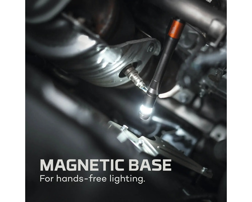 Flexible LED-Arbeitsleuchte mit magnetischer Basis im Einsatz am Motor