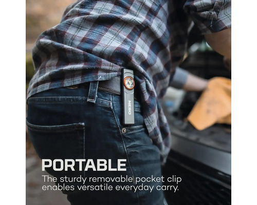 Person mit Arbeitsleuchte von Nebo am Gürtel