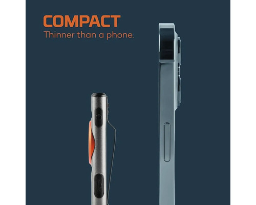 Vergleich zwischen einem Smartphone und einer kompakten, stiftförmigen Lampe.