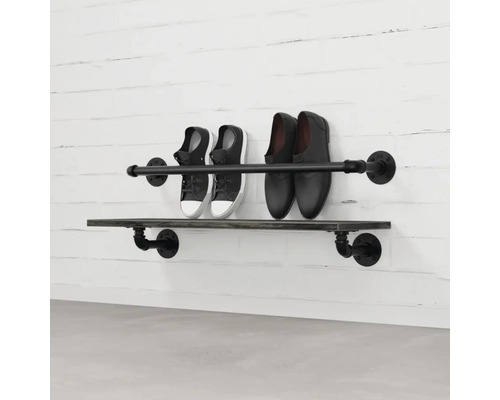 Schuhregal mit zwei Ebenen und Schuhen