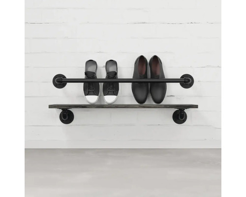 Schuhregal mit zwei Schuhpaaren und Regal aus Holz und Metall