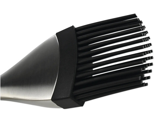 Detailansicht eines Backpinsels mit Silikonborsten und Metallgriff