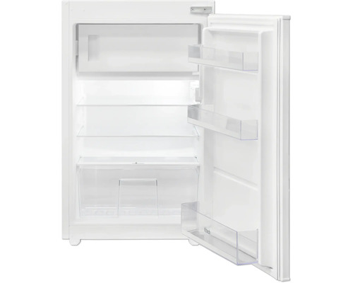 Weißer Kühlschrank mit geöffneter Tür, Innenraum mit Regalen