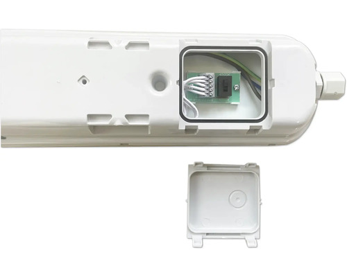 Detailansicht einer LED-Feuchtraumleuchte mit geöffnetem Anschlusskasten
