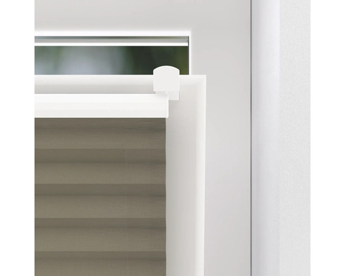 Detailansicht eines Plissees am Fenster